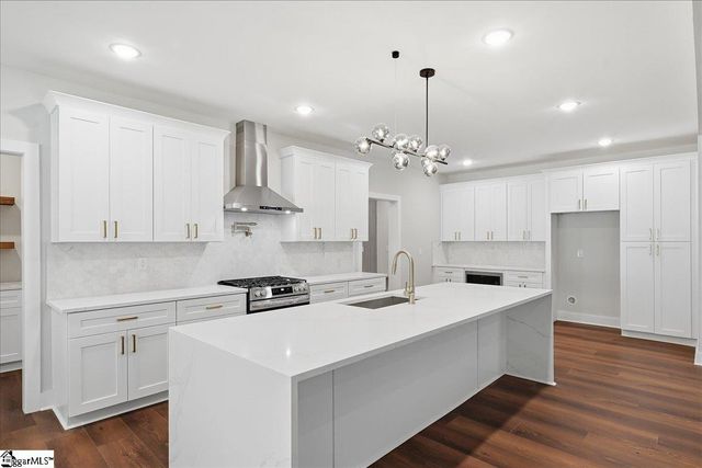 318 Bouldercrest Court, Spartanburg, SC 29301