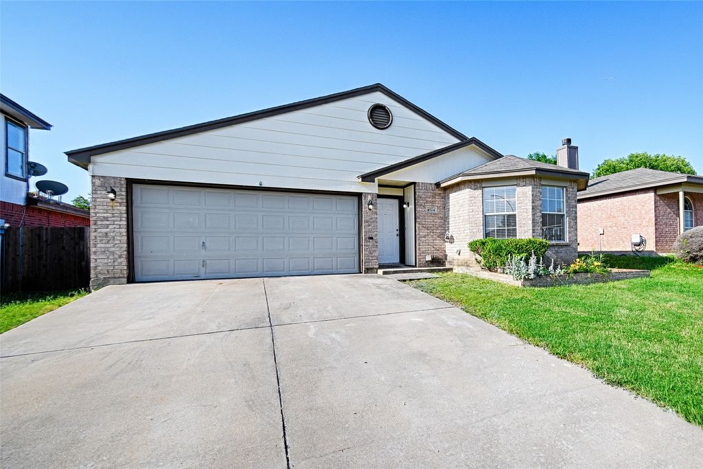 4524 Brimstone Drive, Fort Worth, TX 76244