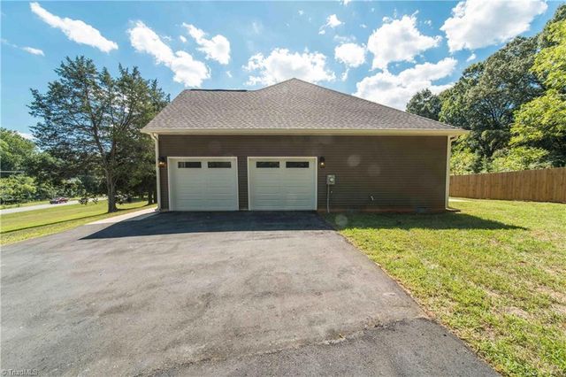 10265 N NC Highway 150, Clemmons, NC 27012