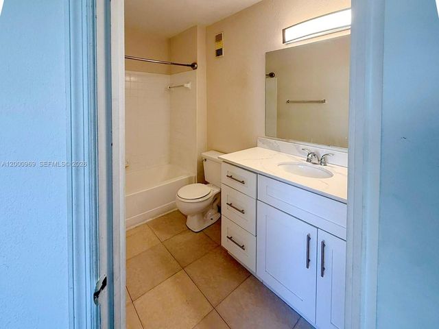 3440 N Pinewalk Dr N 518, Margate, FL 33063