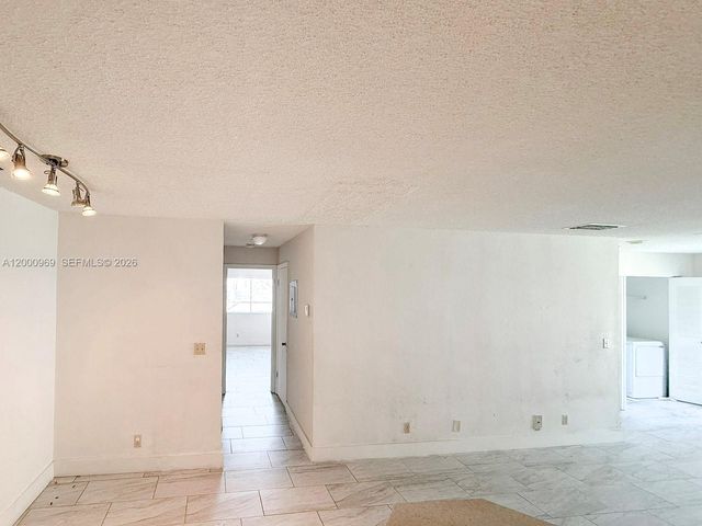 3440 N Pinewalk Dr N 518, Margate, FL 33063