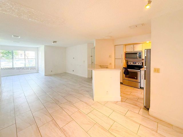 3440 N Pinewalk Dr N 518, Margate, FL 33063