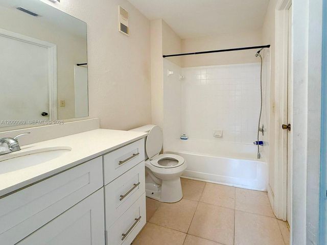 3440 N Pinewalk Dr N 518, Margate, FL 33063