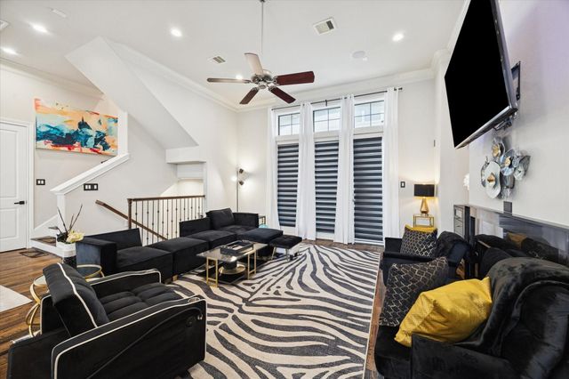 5820 Darling Street, Houston, TX 77007