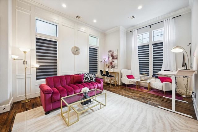 5820 Darling Street, Houston, TX 77007