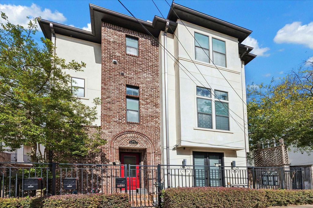 5820 Darling Street, Houston, TX 77007