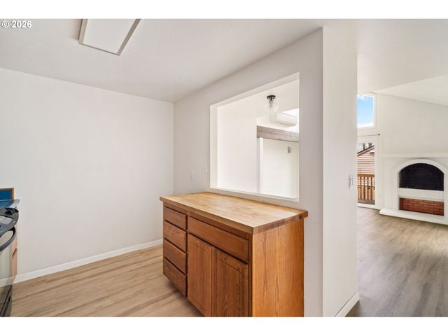 5445 Sw VILLAGE Pl, Beaverton, OR 97007