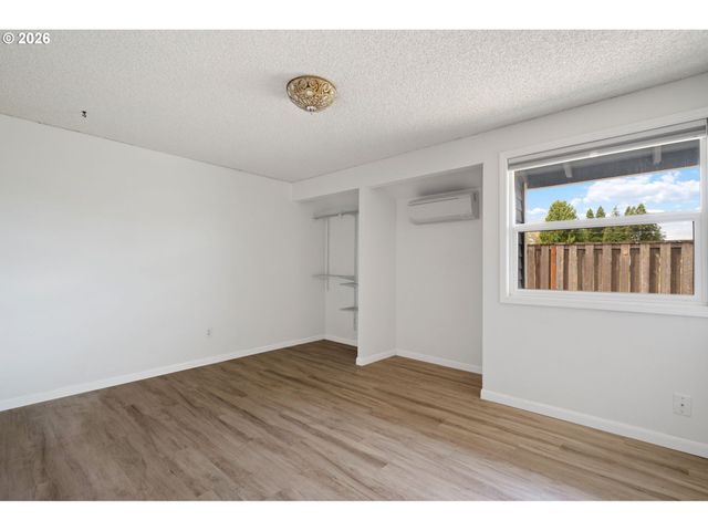 5445 Sw VILLAGE Pl, Beaverton, OR 97007