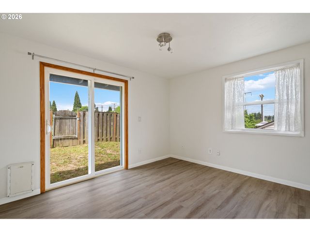5445 Sw VILLAGE Pl, Beaverton, OR 97007