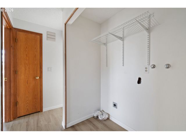 5445 Sw VILLAGE Pl, Beaverton, OR 97007