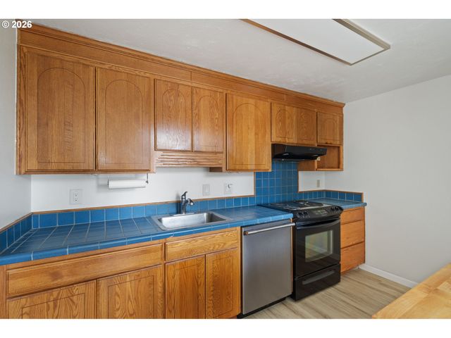 5445 Sw VILLAGE Pl, Beaverton, OR 97007