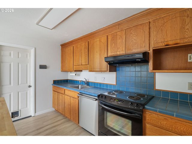 5445 Sw VILLAGE Pl, Beaverton, OR 97007