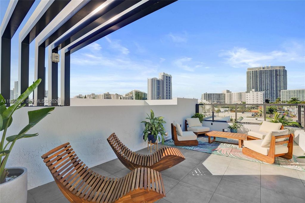 1030 15th St PH5, Miami Beach, FL 33139