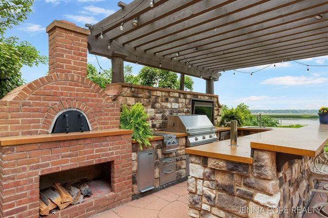 15742 Grand Point Drive, Grand Haven, MI 49417