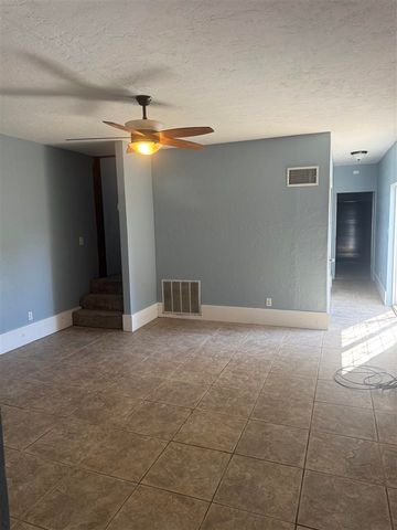 710 NW Arlington Ave, Lawton, OK 73507