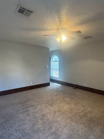 710 NW Arlington Ave, Lawton, OK 73507