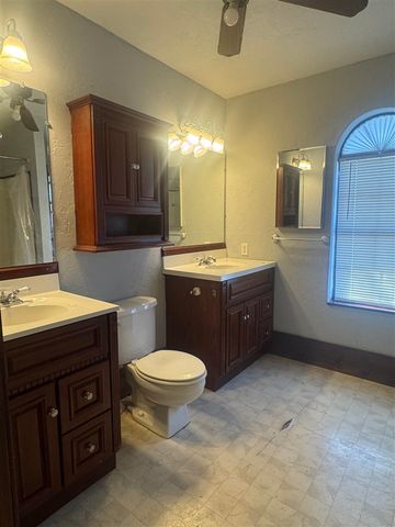 710 NW Arlington Ave, Lawton, OK 73507