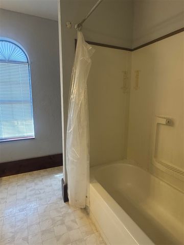 710 NW Arlington Ave, Lawton, OK 73507