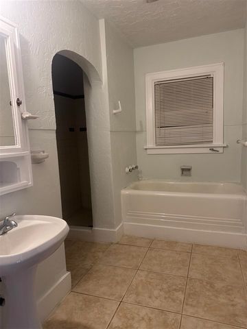 710 NW Arlington Ave, Lawton, OK 73507