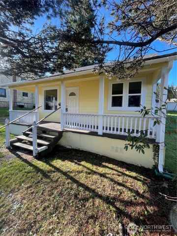 1052 Ballentine Street, Raymond, WA 98577