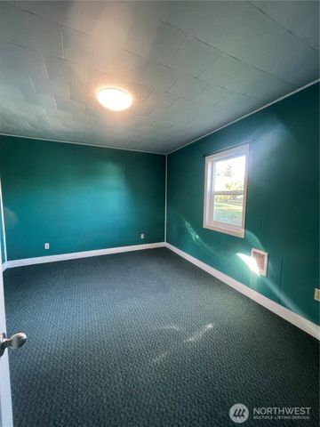 1052 Ballentine Street, Raymond, WA 98577