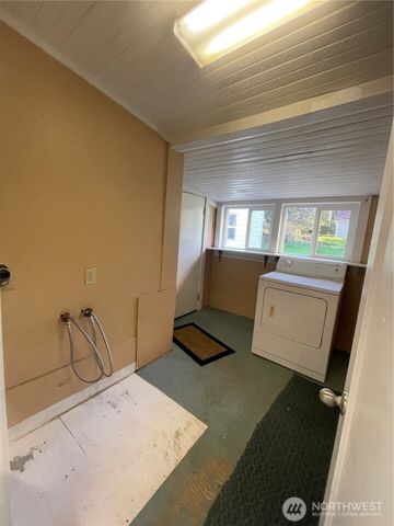 1052 Ballentine Street, Raymond, WA 98577