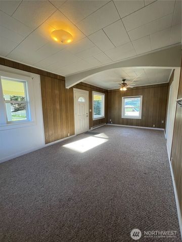 1052 Ballentine Street, Raymond, WA 98577