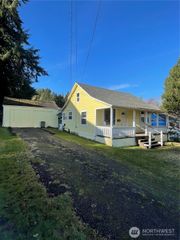 1052 Ballentine Street, Raymond, WA 98577