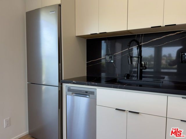 845 N La Fayette Park Place, Los Angeles, CA 90026