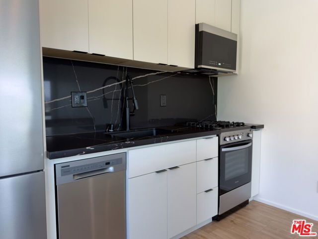 845 N La Fayette Park Place, Los Angeles, CA 90026