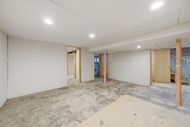 7720 S Kolmar Avenue, Chicago, IL 60652