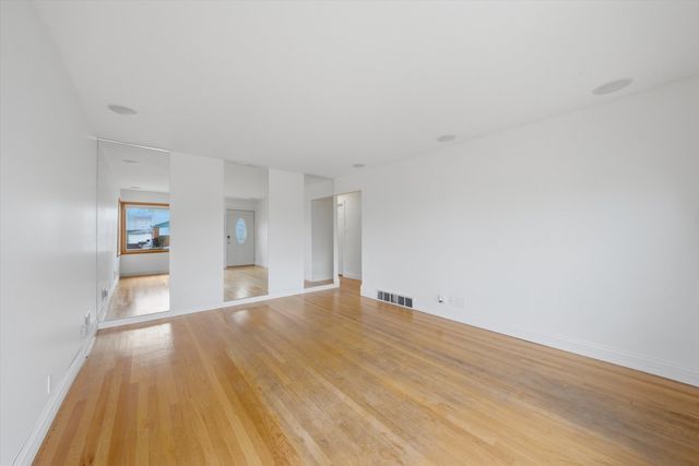 7720 S Kolmar Avenue, Chicago, IL 60652