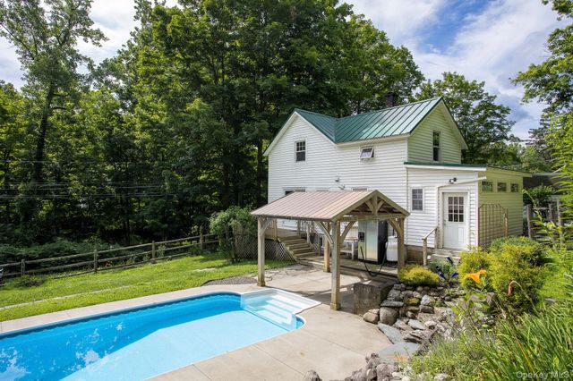 390 Water Street Road, Hudson, NY 12534