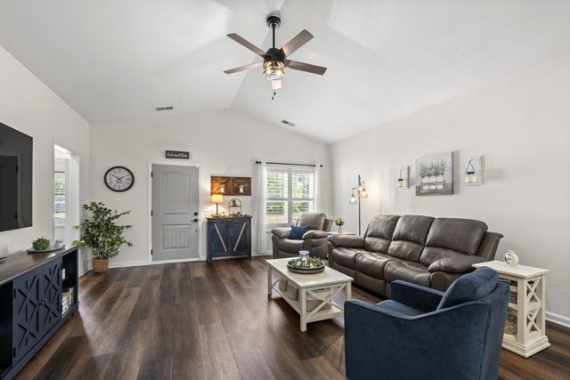 209 Wyburn Pl, Burns, TN 37029