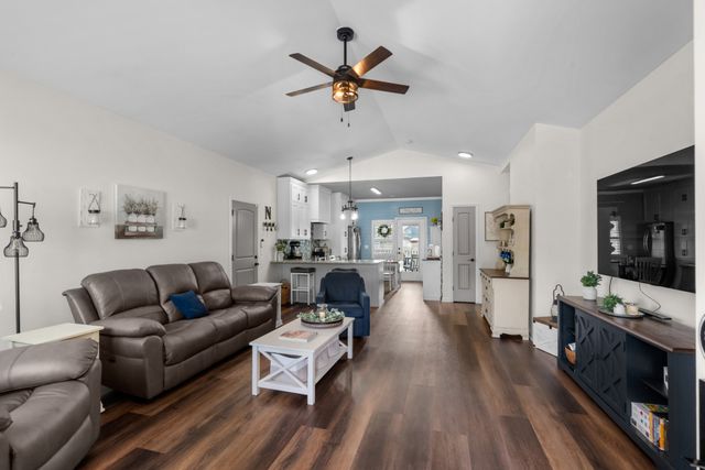 209 Wyburn Pl, Burns, TN 37029