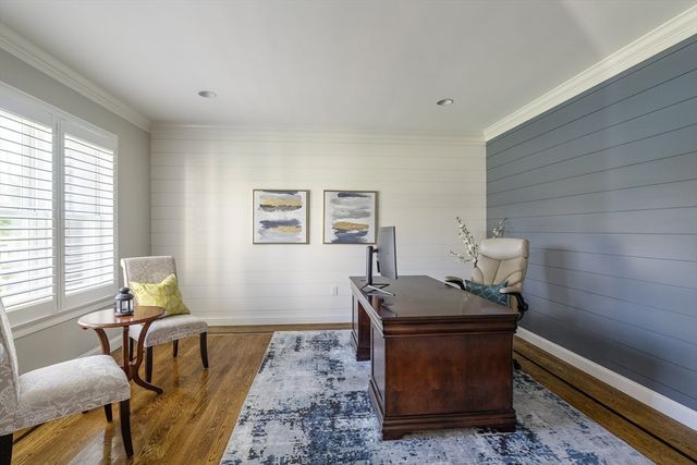 8 Goldman Cir, Bedford, MA 01730