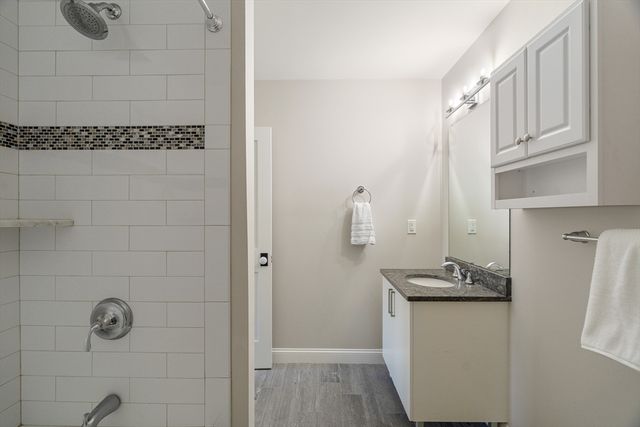 8 Goldman Cir, Bedford, MA 01730