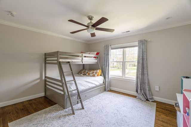 8 Goldman Cir, Bedford, MA 01730