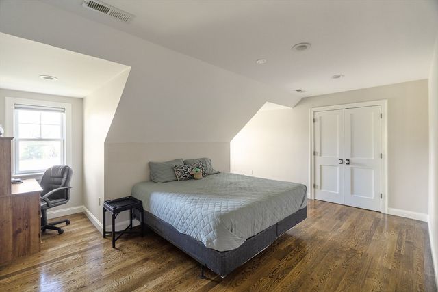 8 Goldman Cir, Bedford, MA 01730