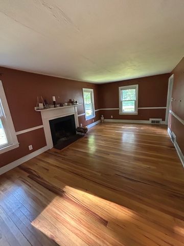 27 Hilltop St, West Springfield, MA 01089
