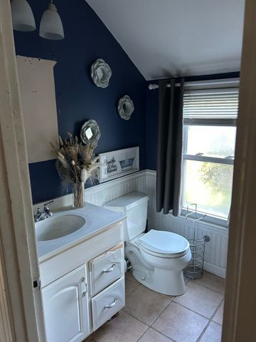 27 Hilltop St, West Springfield, MA 01089