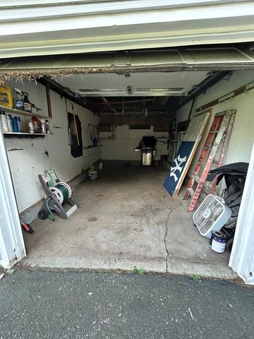 27 Hilltop St, West Springfield, MA 01089