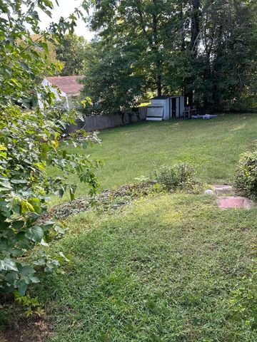 27 Hilltop St, West Springfield, MA 01089