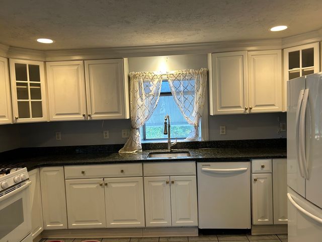 27 Hilltop St, West Springfield, MA 01089