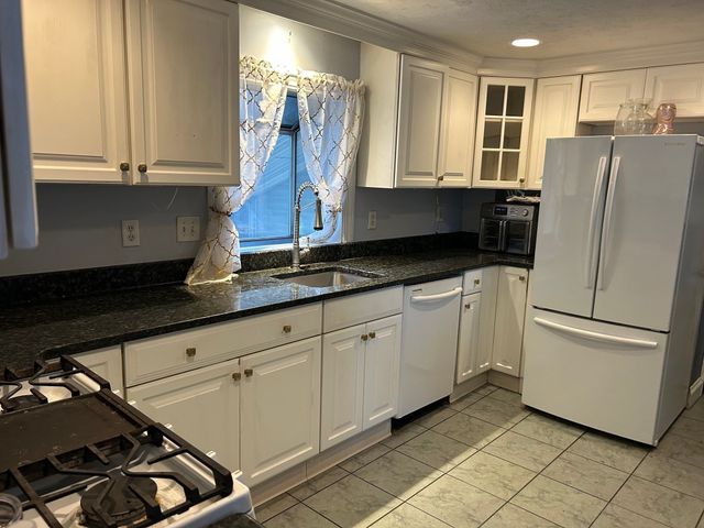 27 Hilltop St, West Springfield, MA 01089