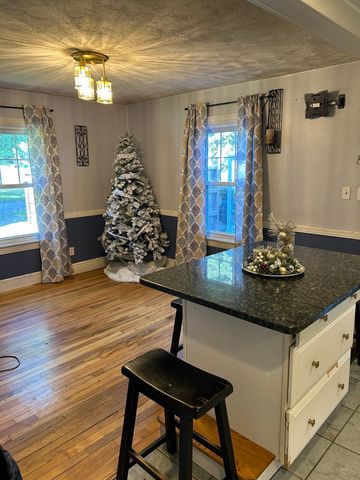 27 Hilltop St, West Springfield, MA 01089