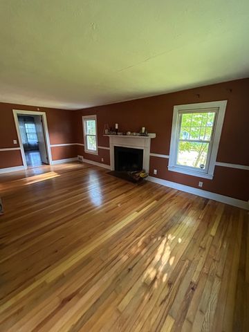 27 Hilltop St, West Springfield, MA 01089