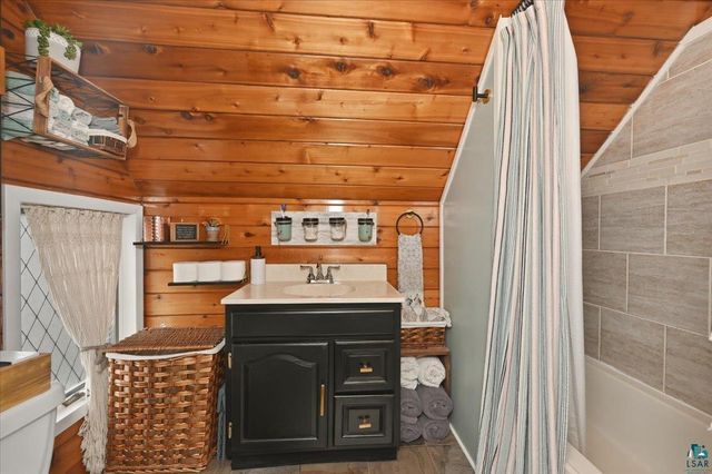 1105 Weeks Ave, Superior, WI 54880