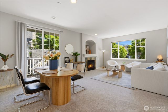 1392 Huckleberry Cir, Issaquah, WA 98029