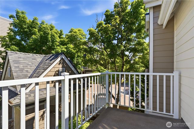 1392 Huckleberry Cir, Issaquah, WA 98029